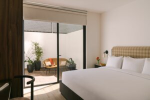 Sonder Aria / expedia.com